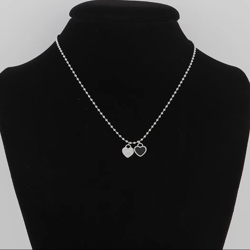 Heart shaped pendant (black)